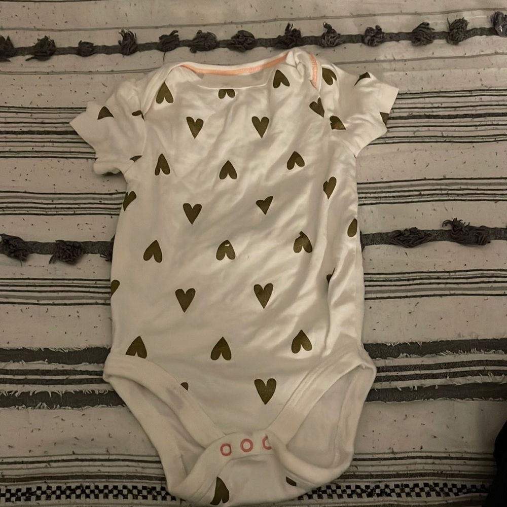 white and gold heart ounsie
